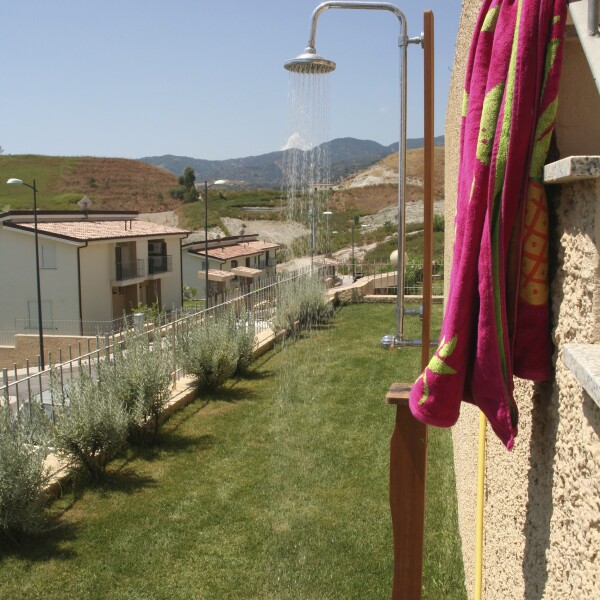 Udendørsbruseren, nederste have